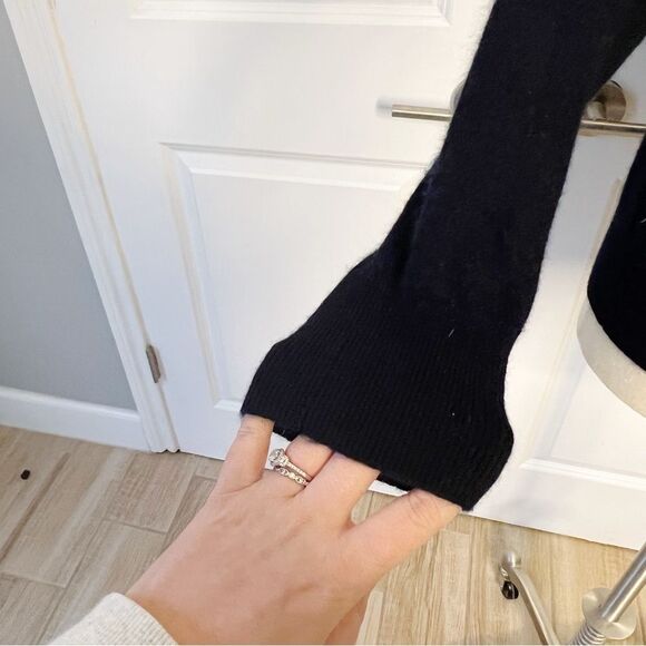 Naadam Fancy Cashmere V-Neck Sweater Size Medium Navy Blue - Picture 7 of 10